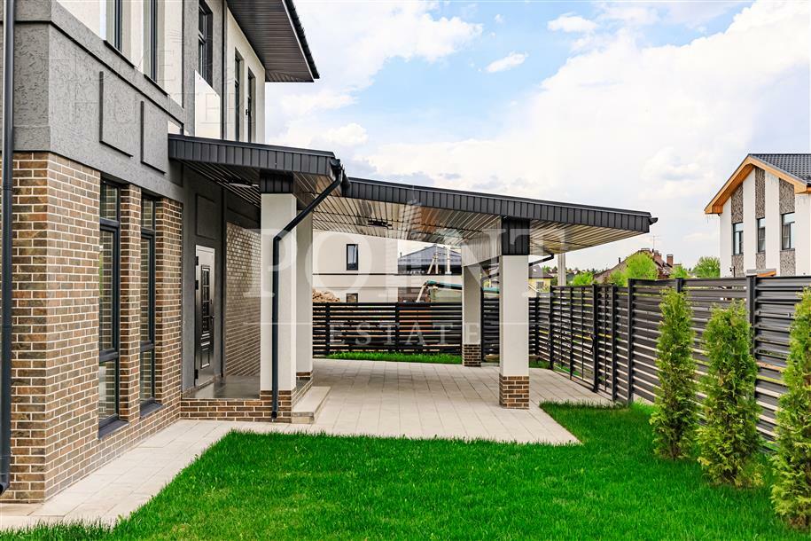 2-этажный коттедж 240 м² с отделкой