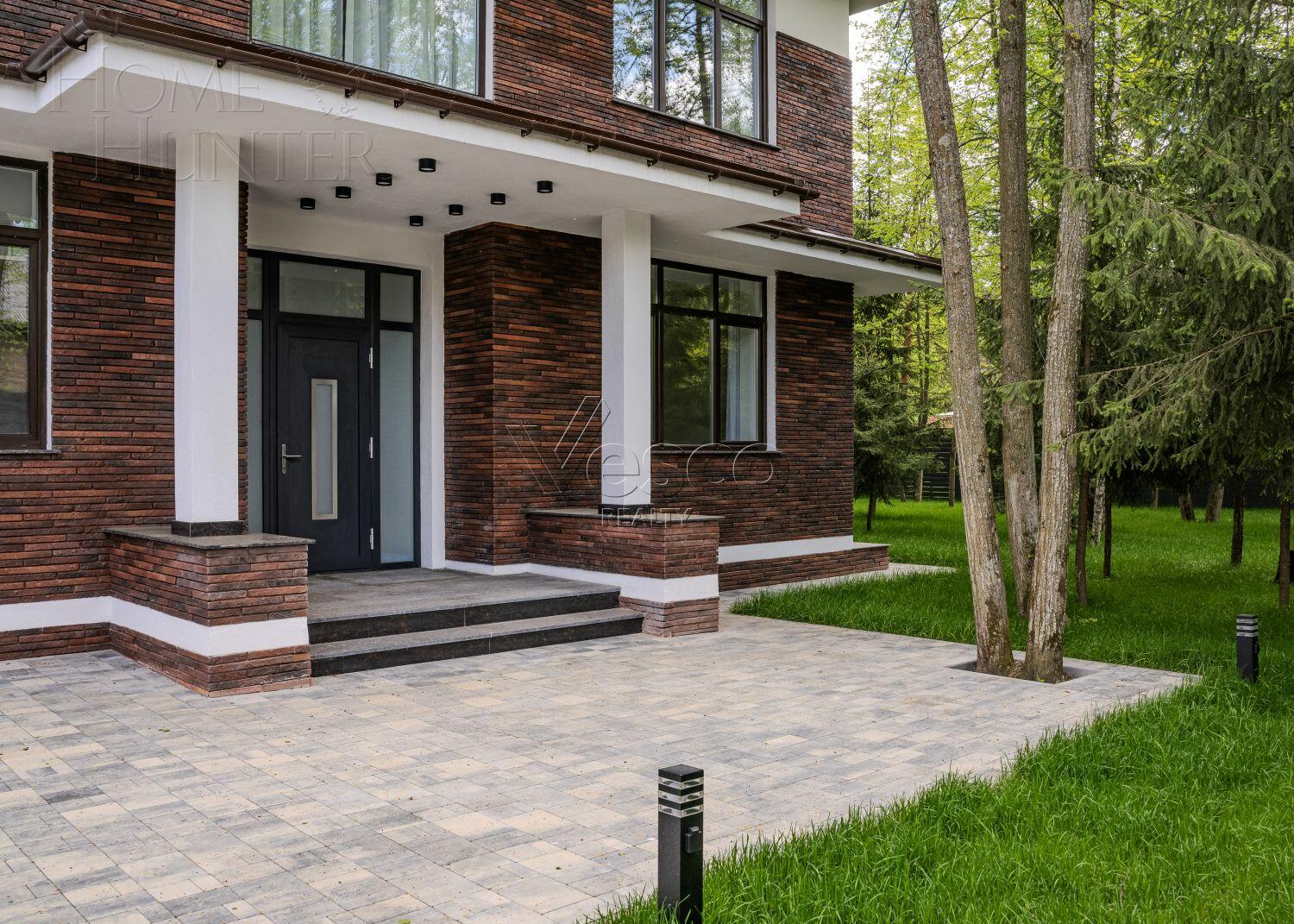 2-этажный коттедж 320 м² с отделкой