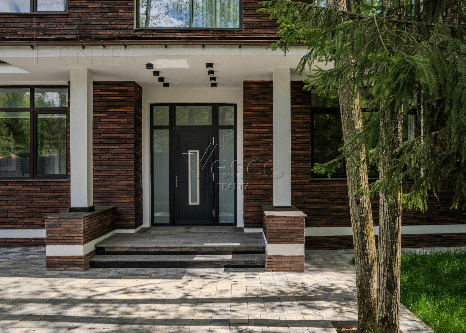 2-этажный коттедж 320 м² с отделкой