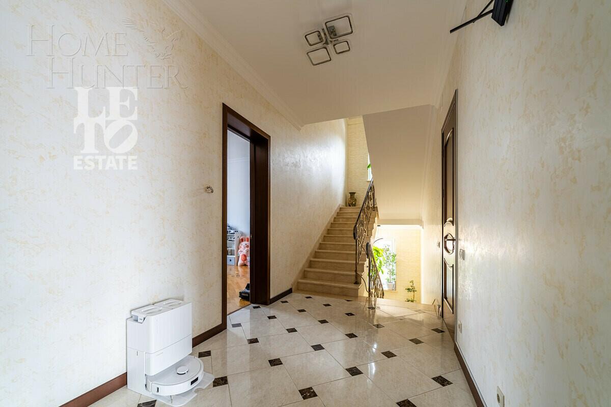 2-этажный коттедж 475 м² с отделкой