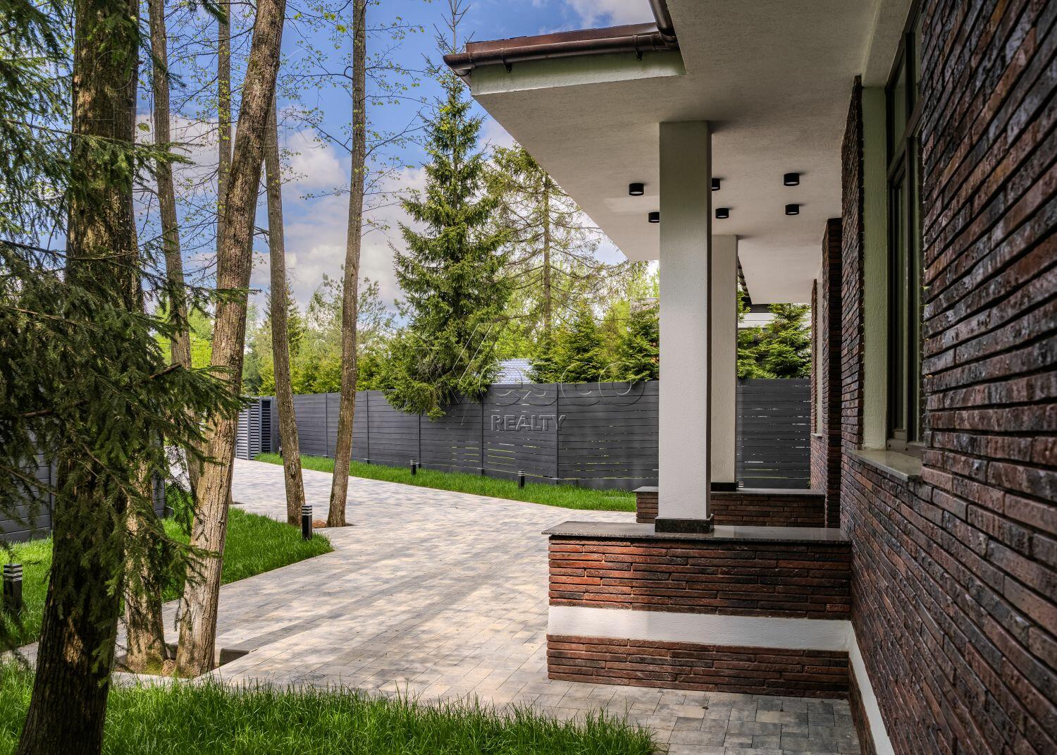 2-этажный коттедж 320 м² с отделкой