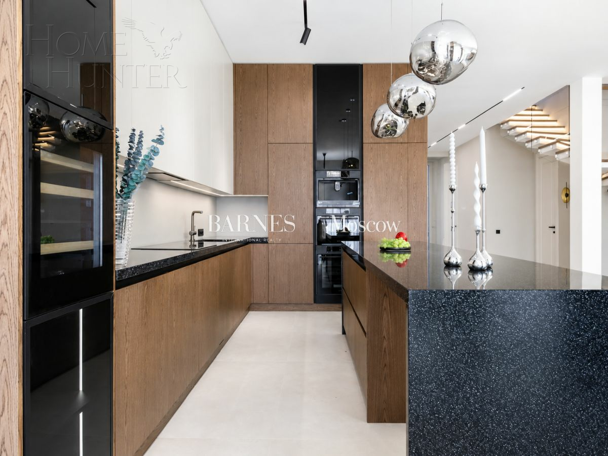 2-этажный коттедж 349.7 м² с отделкой
