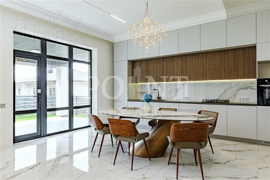 2-этажный коттедж 240 м² с отделкой