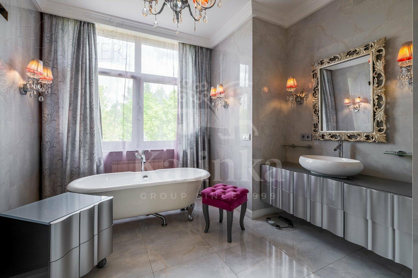 3-этажный коттедж 900 м² с отделкой