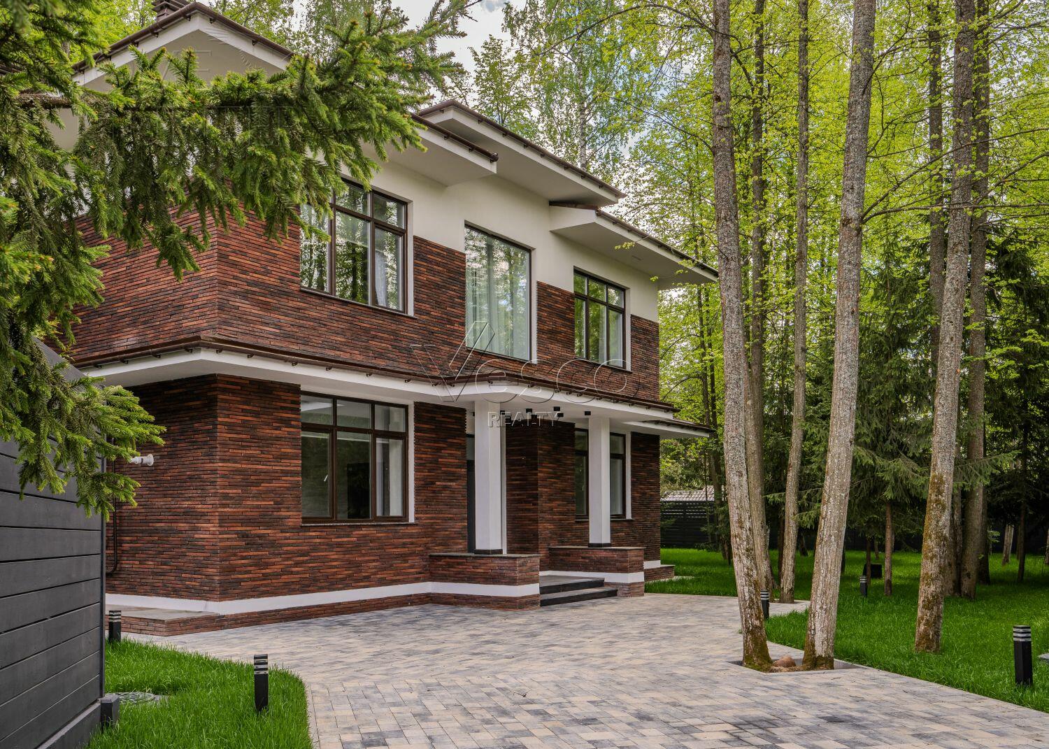 2-этажный коттедж 320 м² с отделкой