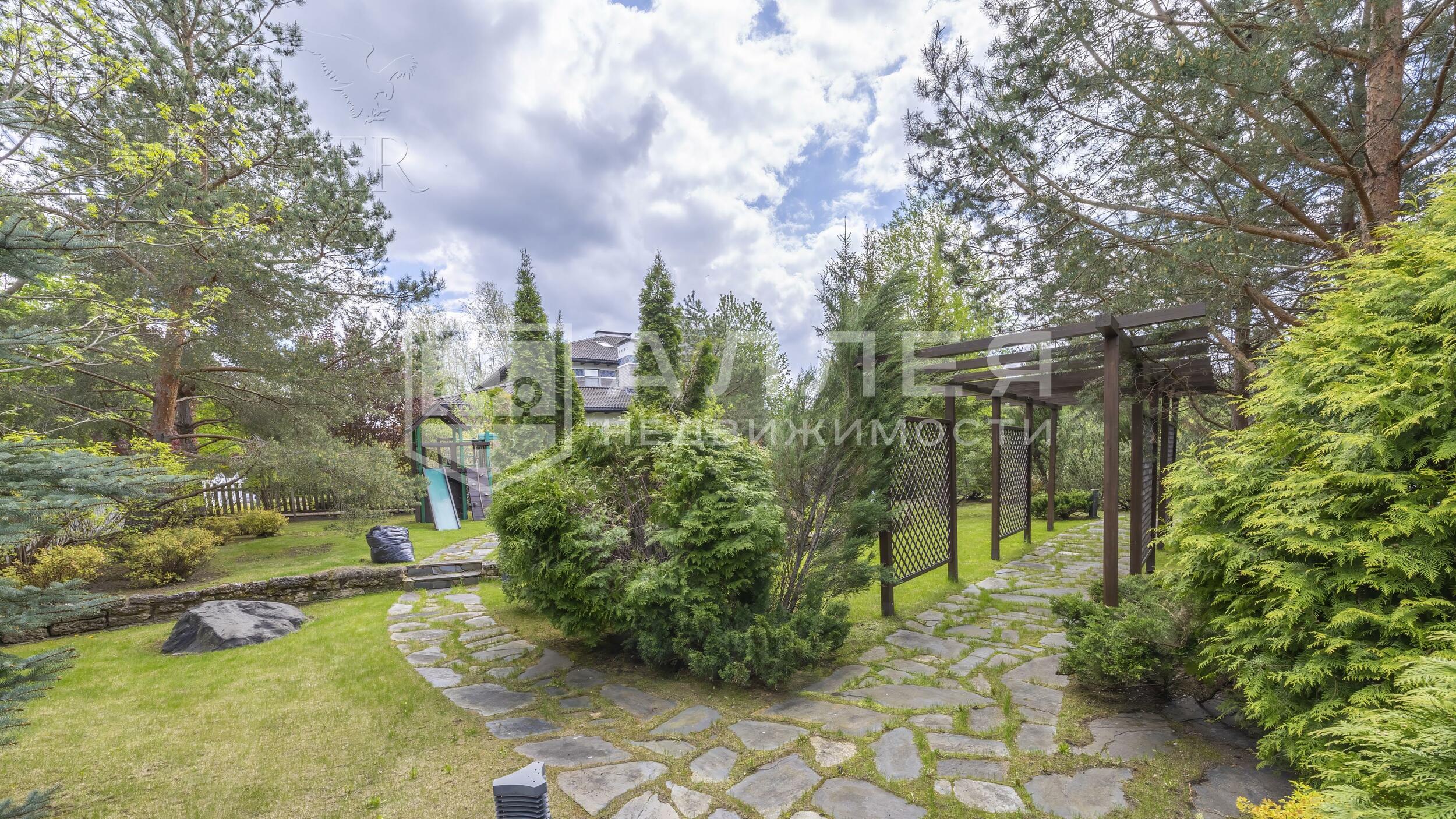 3-этажный коттедж 900 м² с отделкой