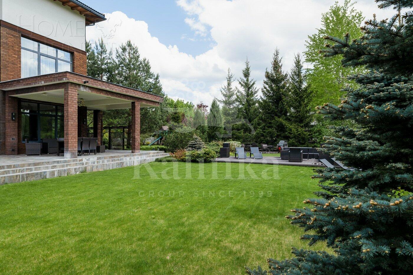 3-этажный коттедж 900 м² с отделкой