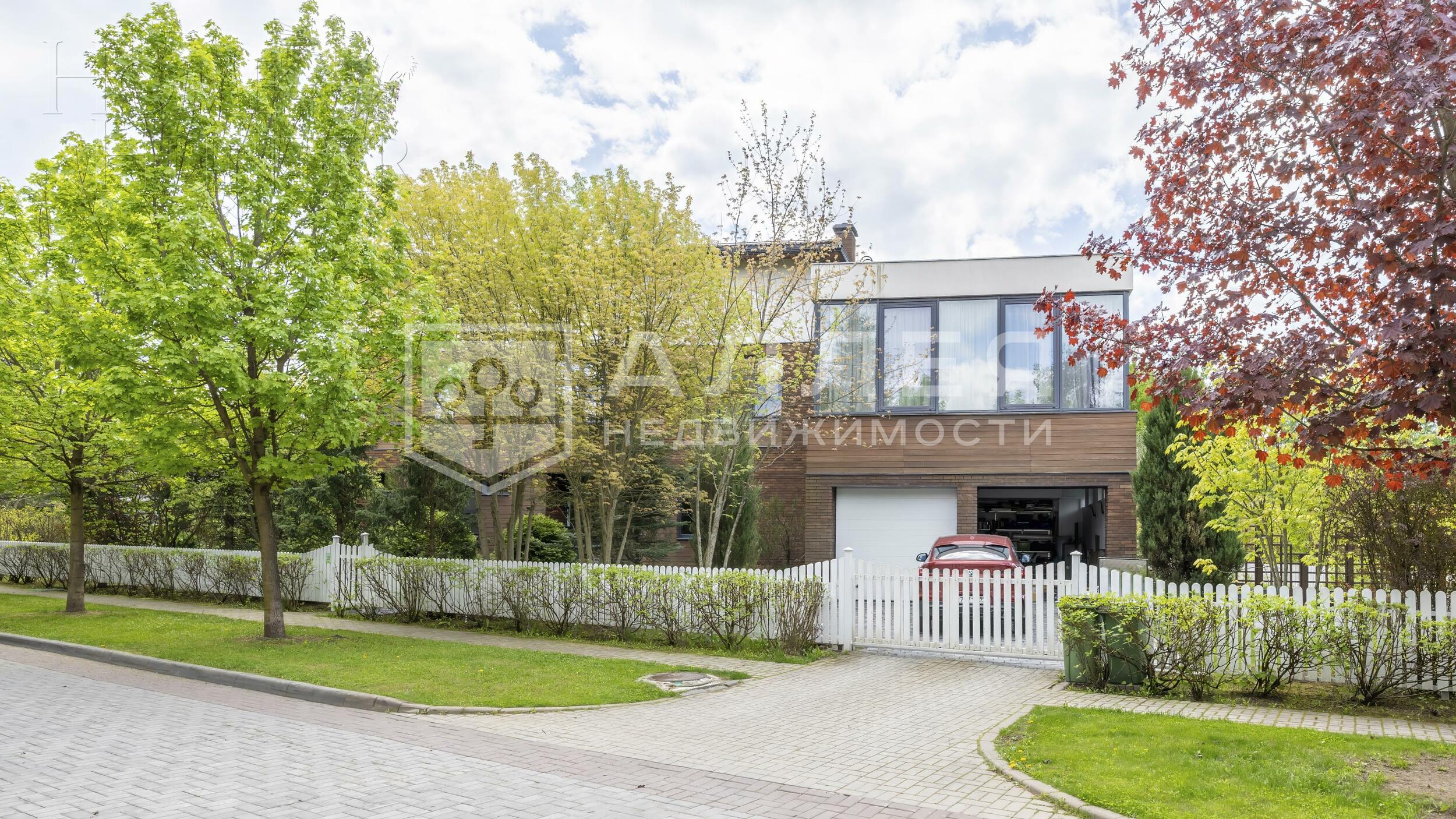 3-этажный коттедж 900 м² с отделкой