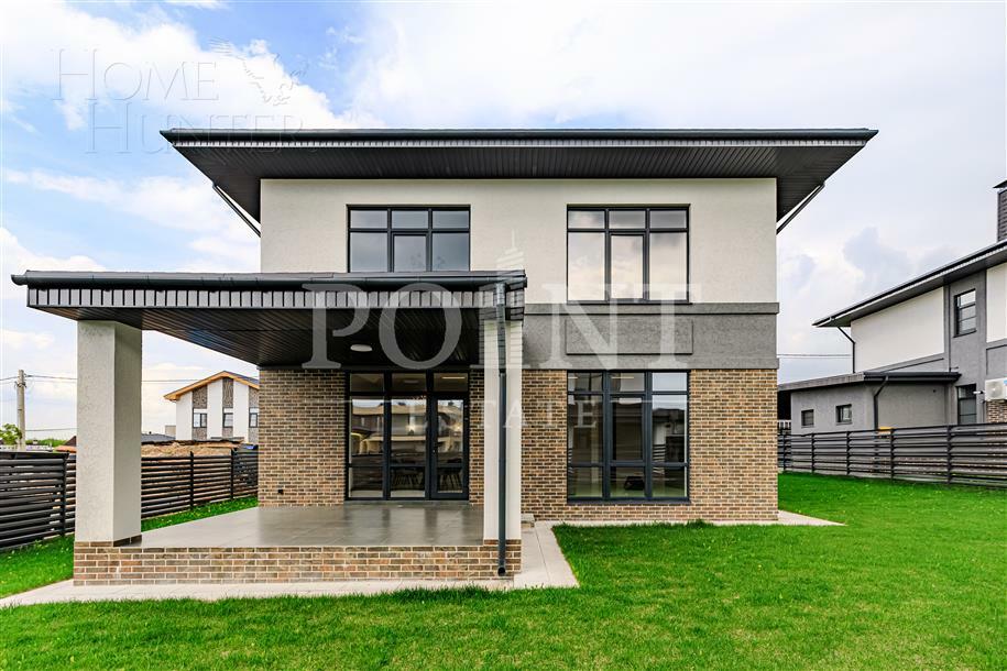 2-этажный коттедж 240 м² с отделкой