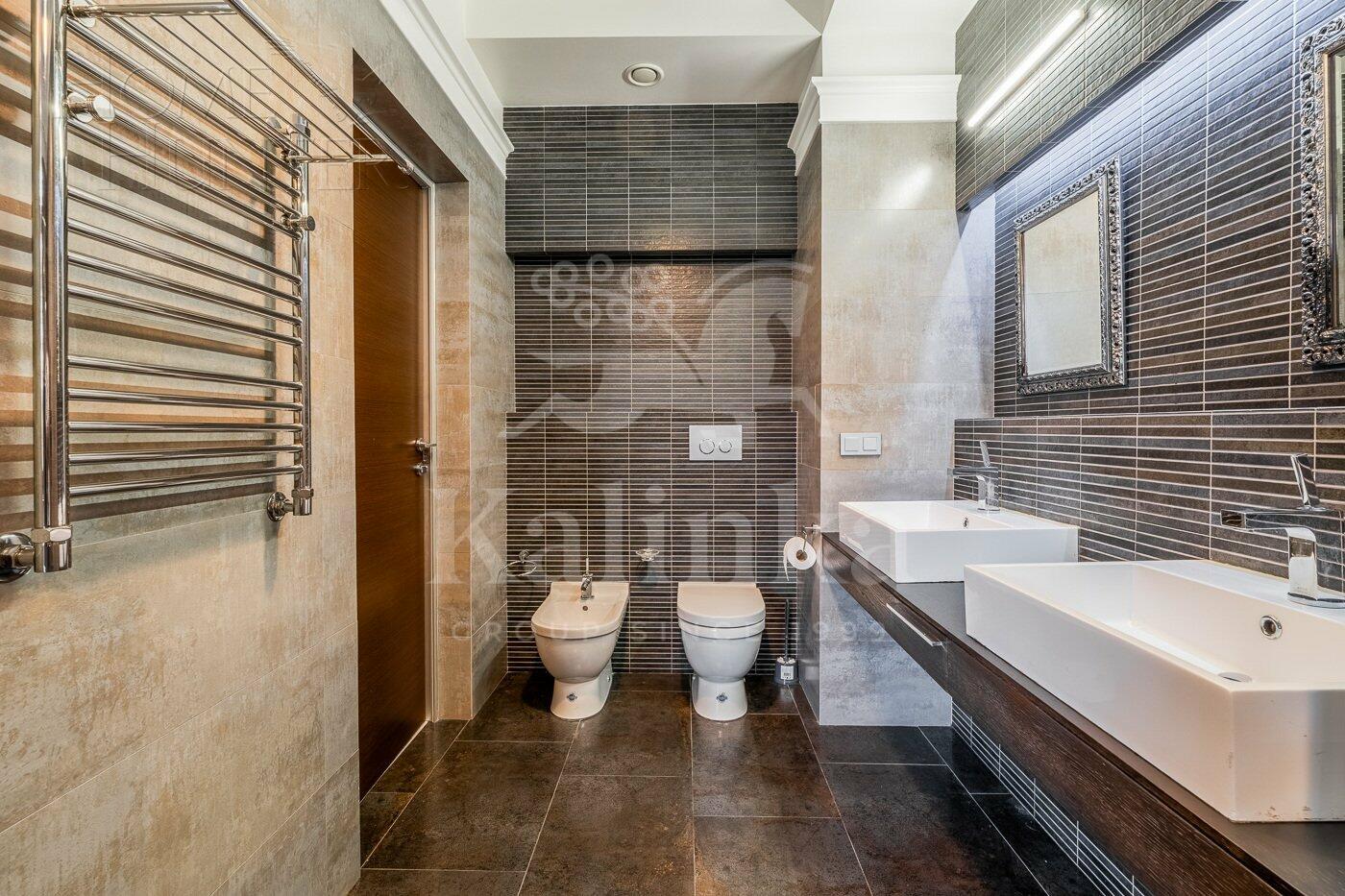 3-этажный коттедж 900 м² с отделкой