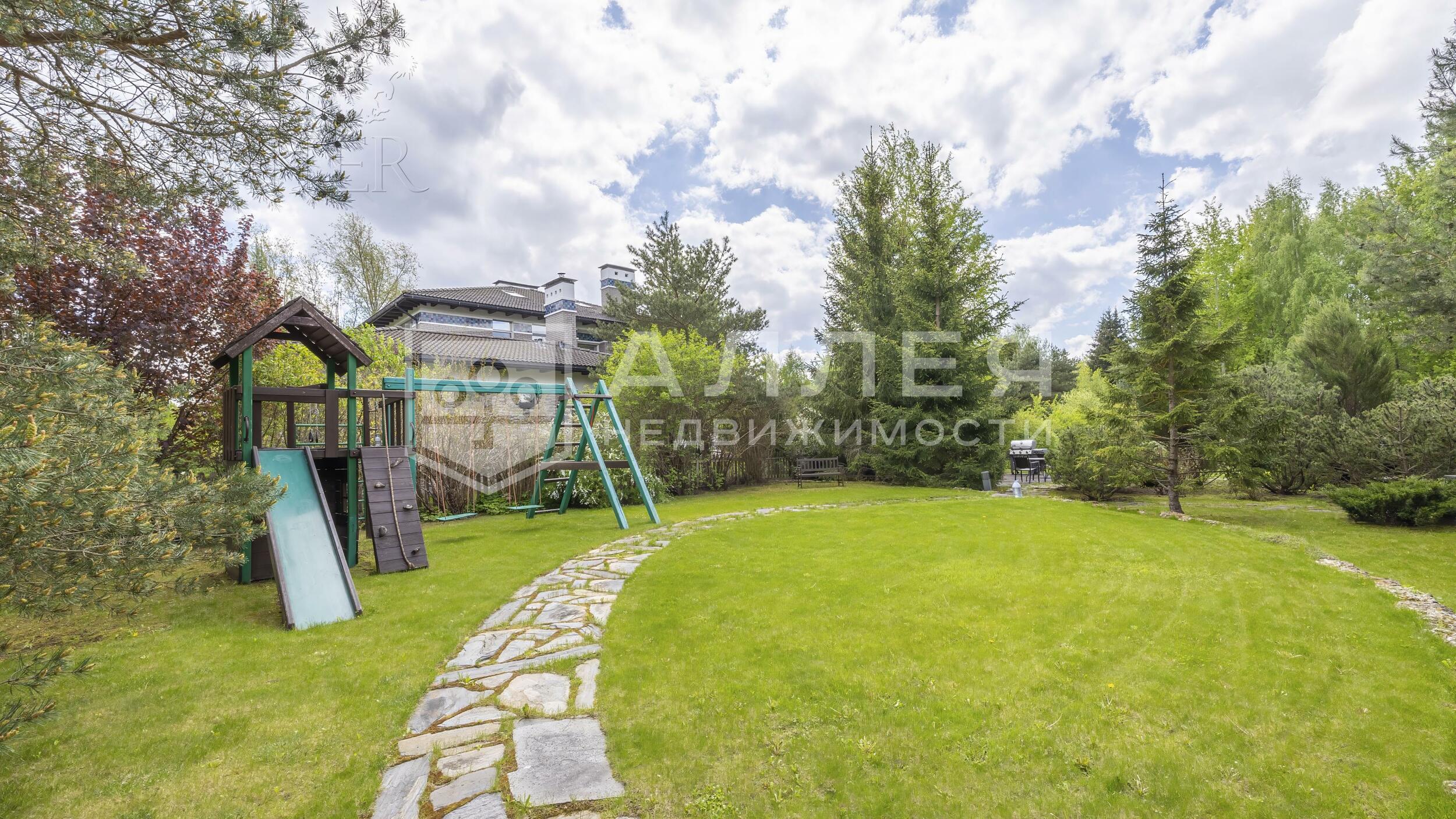 3-этажный коттедж 900 м² с отделкой