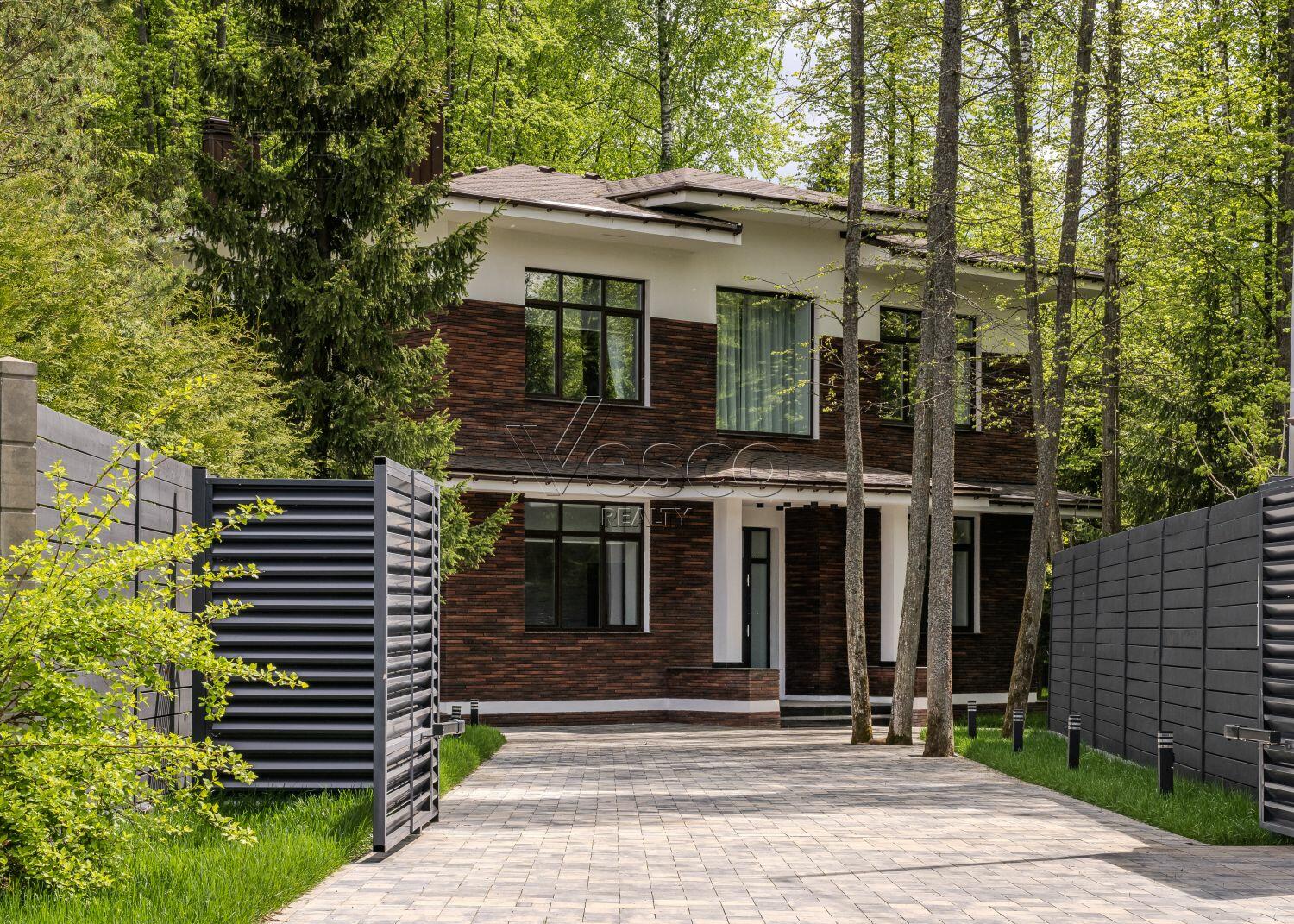 2-этажный коттедж 320 м² с отделкой