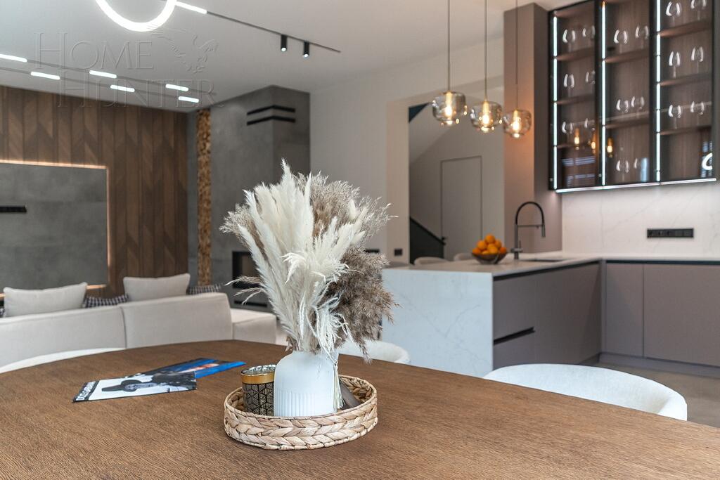 2-этажный коттедж 300 м² с отделкой