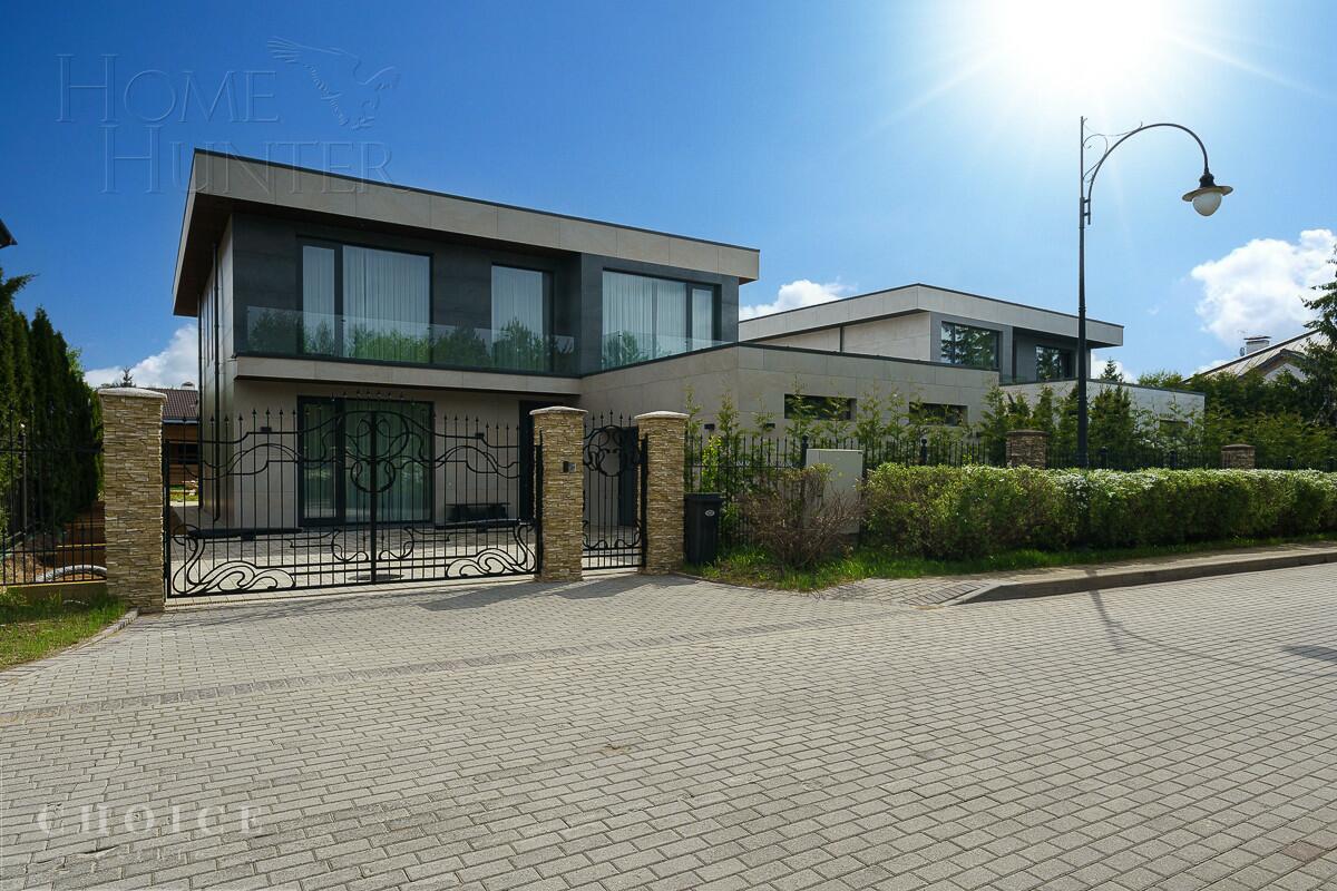 2-этажный коттедж 349.7 м² с отделкой