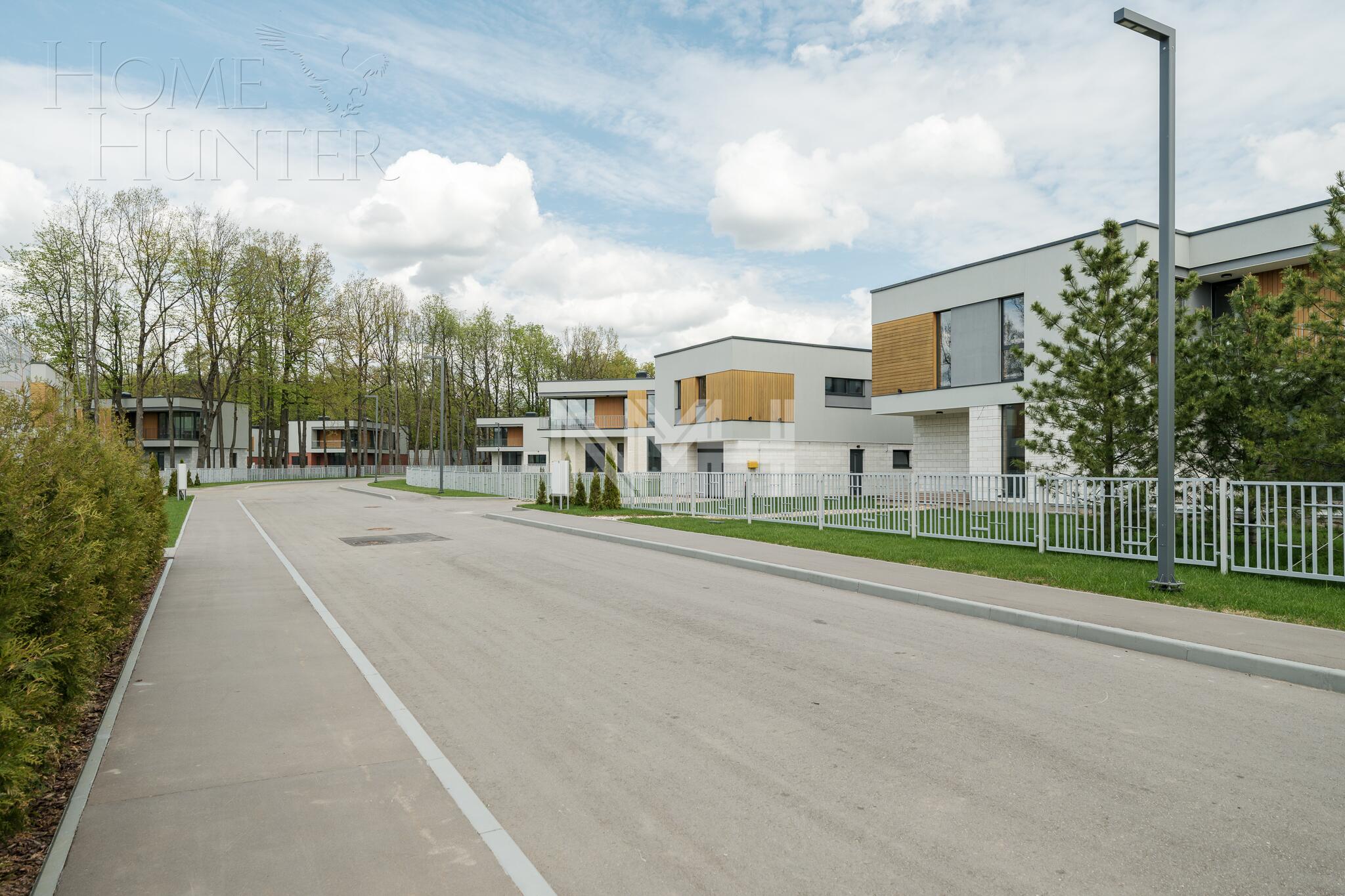 2-этажный коттедж 363.2 м² без отделки
