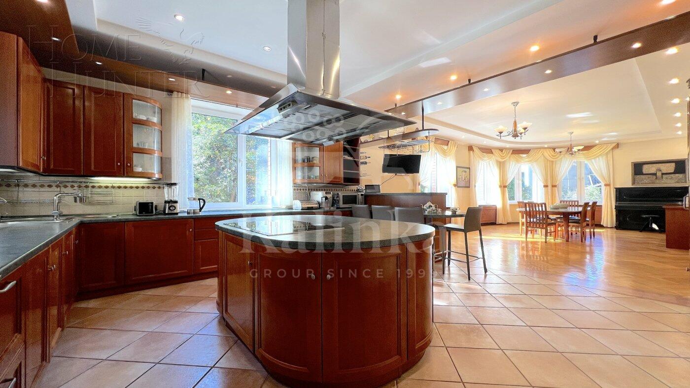 2-этажный коттедж 550 м² с отделкой