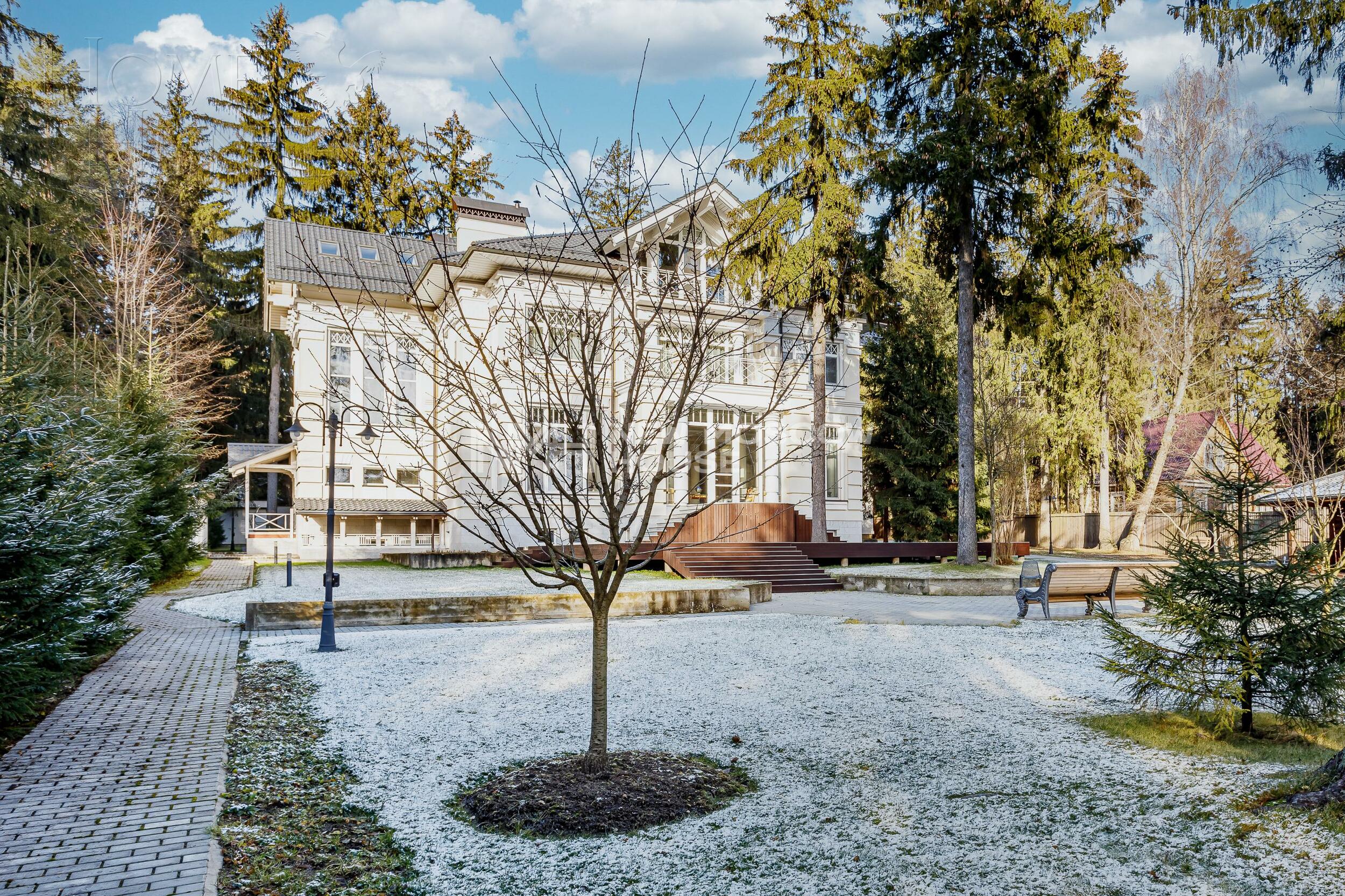 3-этажный коттедж 1 172 м² с отделкой