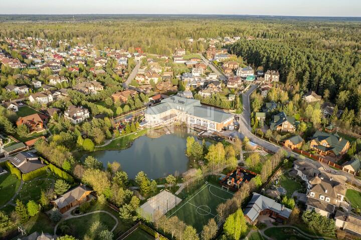 2-этажный коттедж 2 327 м² без отделки
