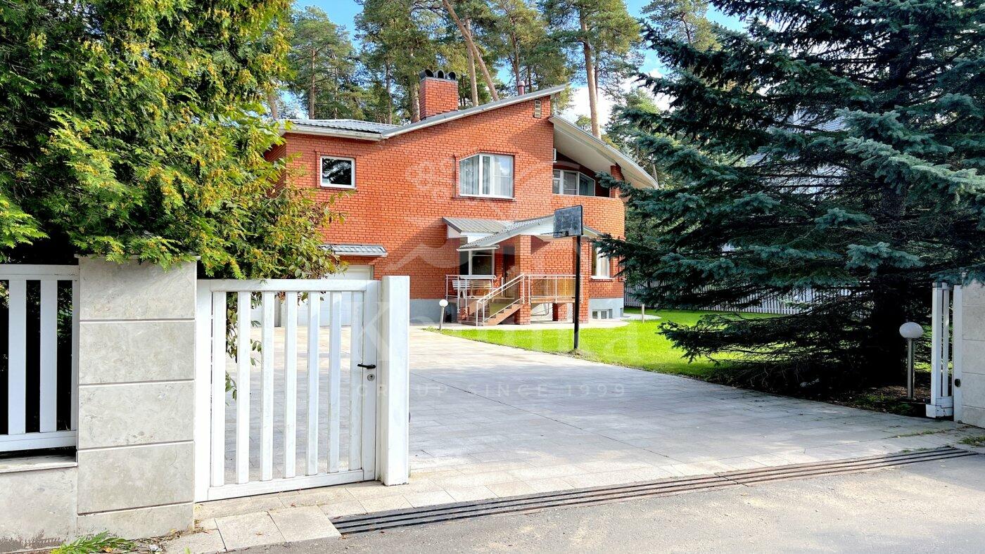 2-этажный коттедж 550 м² с отделкой