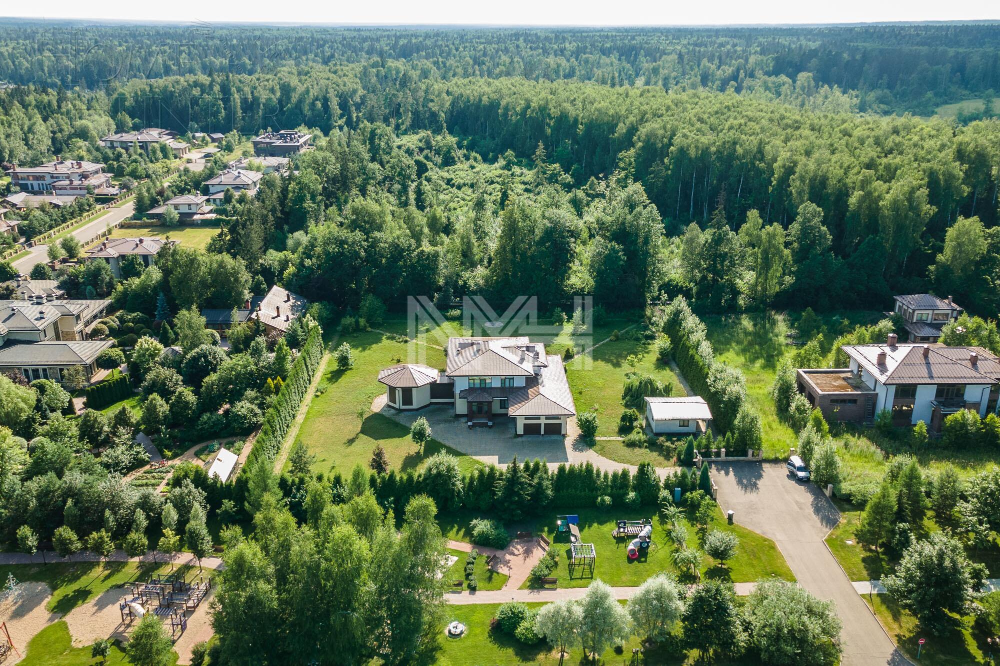 2-этажный коттедж 442 м² с отделкой