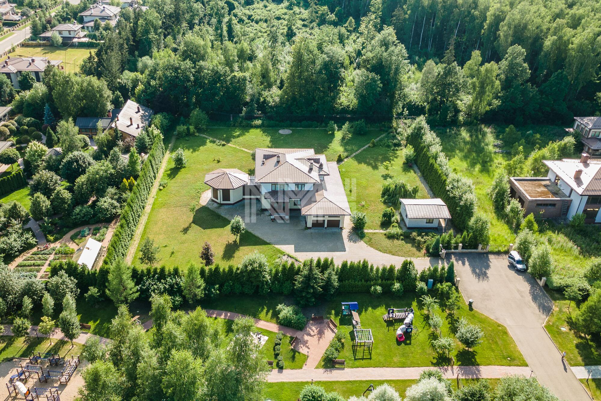2-этажный коттедж 442 м² с отделкой