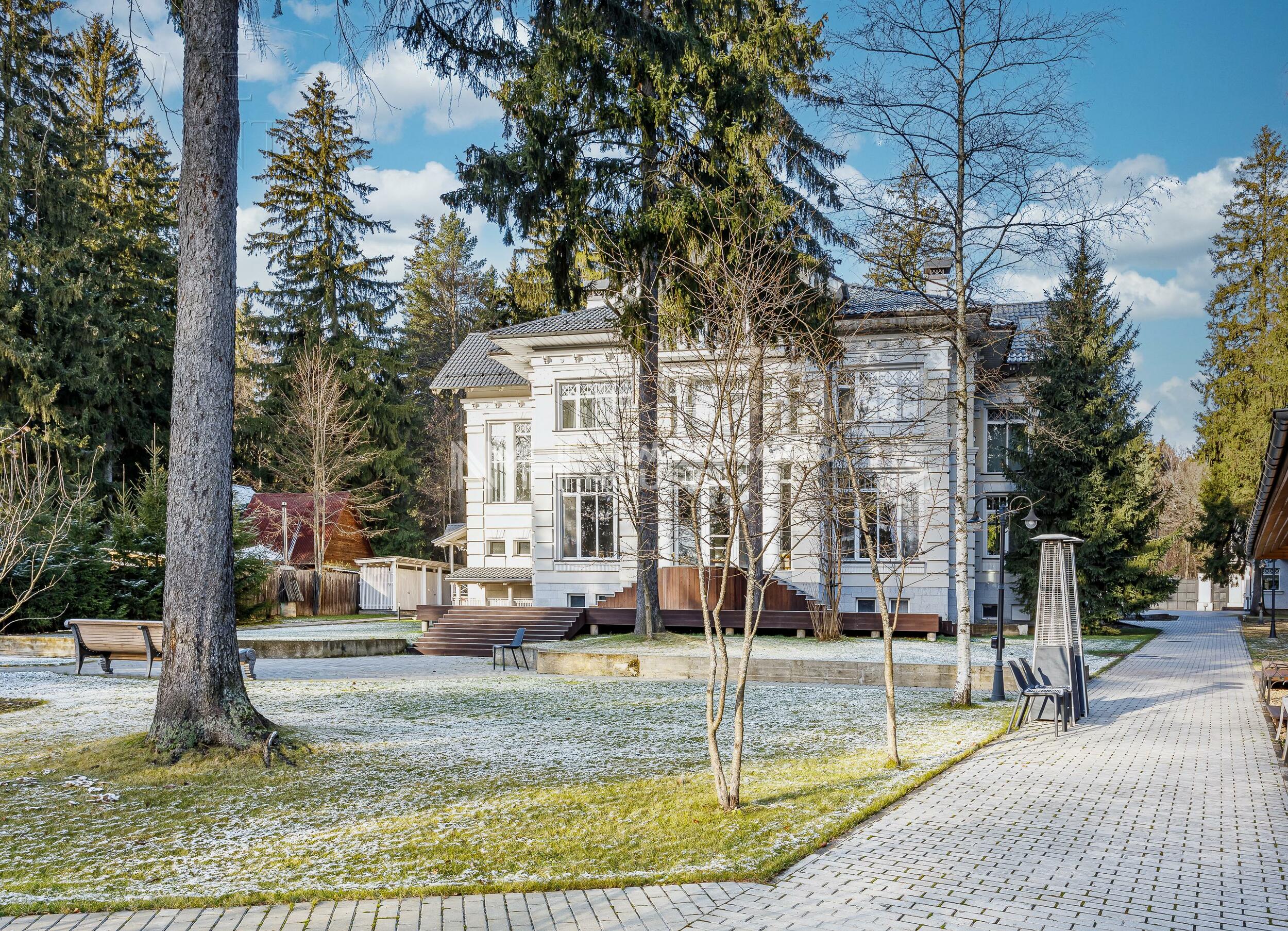 3-этажный коттедж 1 172 м² с отделкой