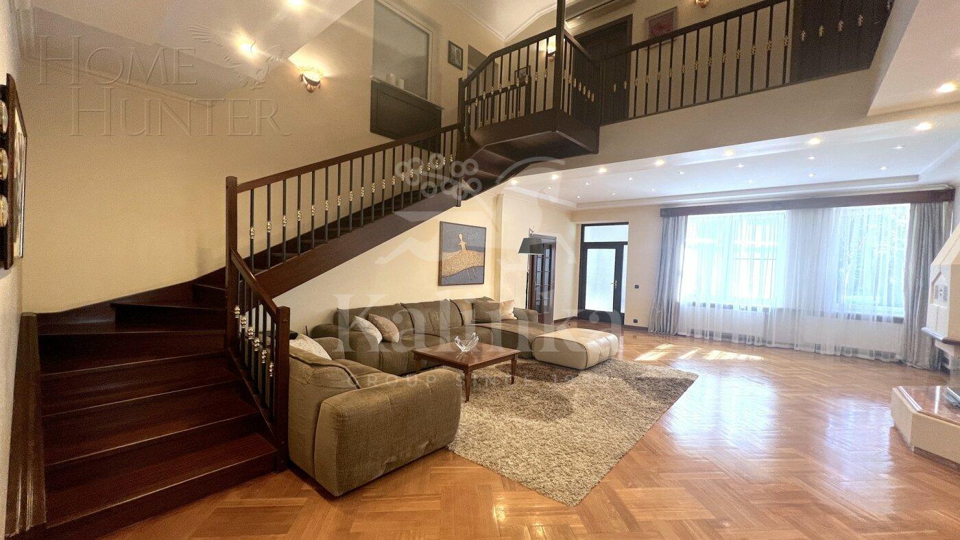 2-этажный коттедж 550 м² с отделкой