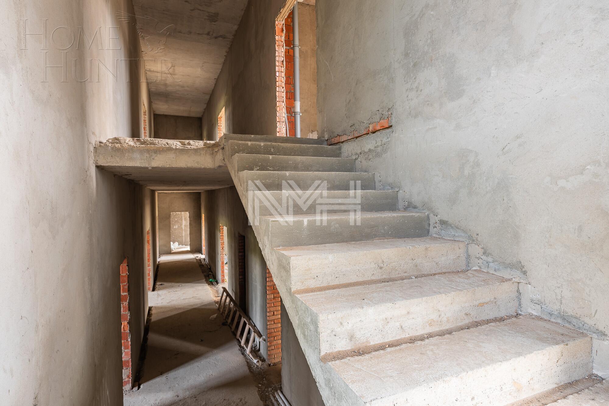2-этажный коттедж 550 м² без отделки