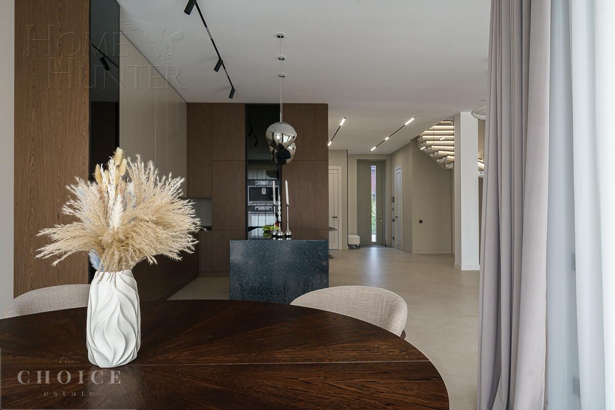2-этажный коттедж 349.7 м² с отделкой
