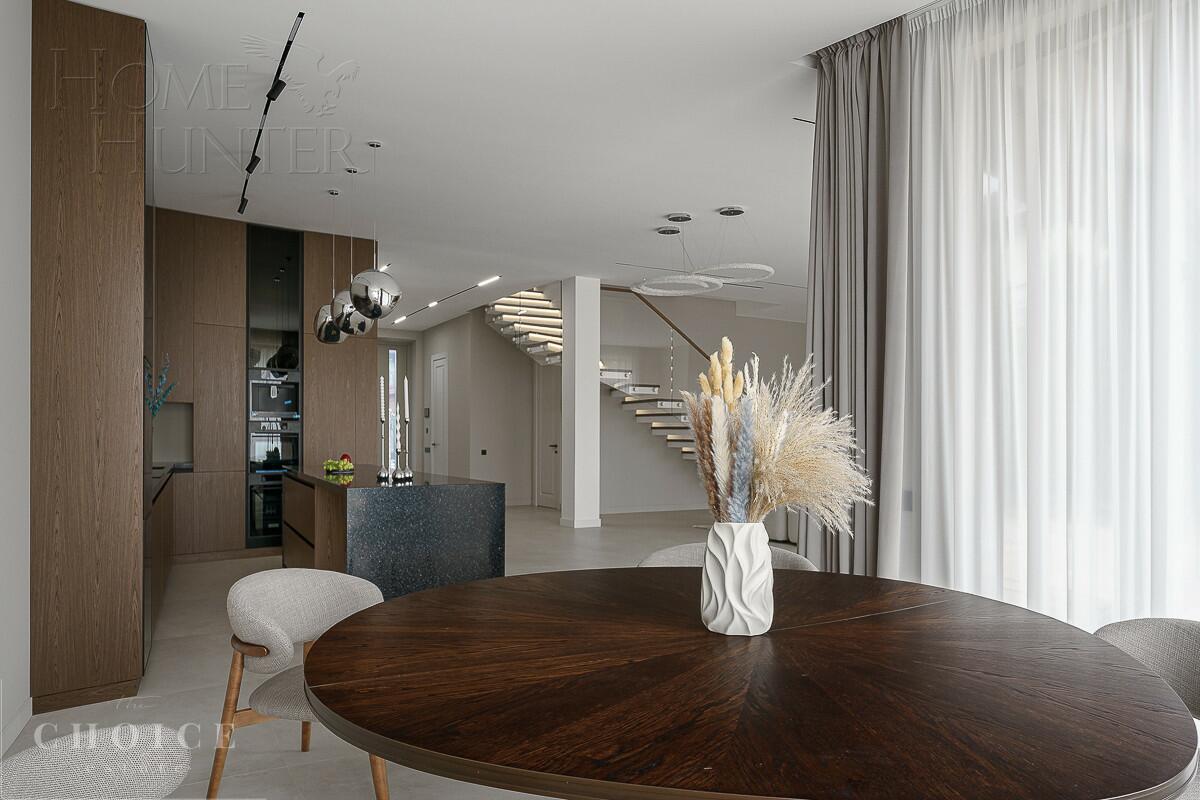 2-этажный коттедж 349.7 м² с отделкой
