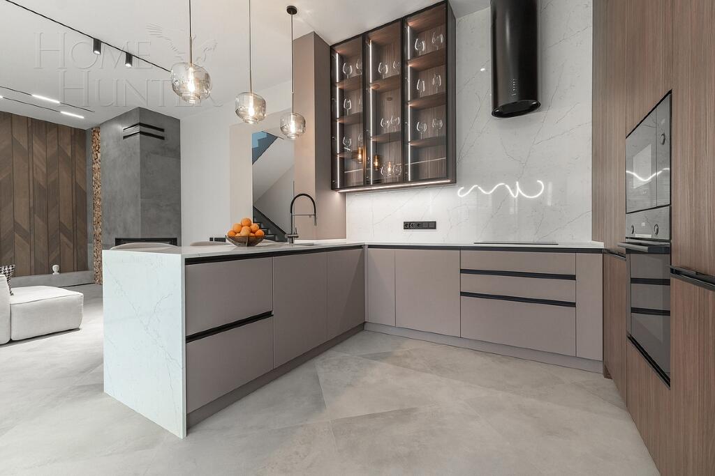 2-этажный коттедж 300 м² с отделкой