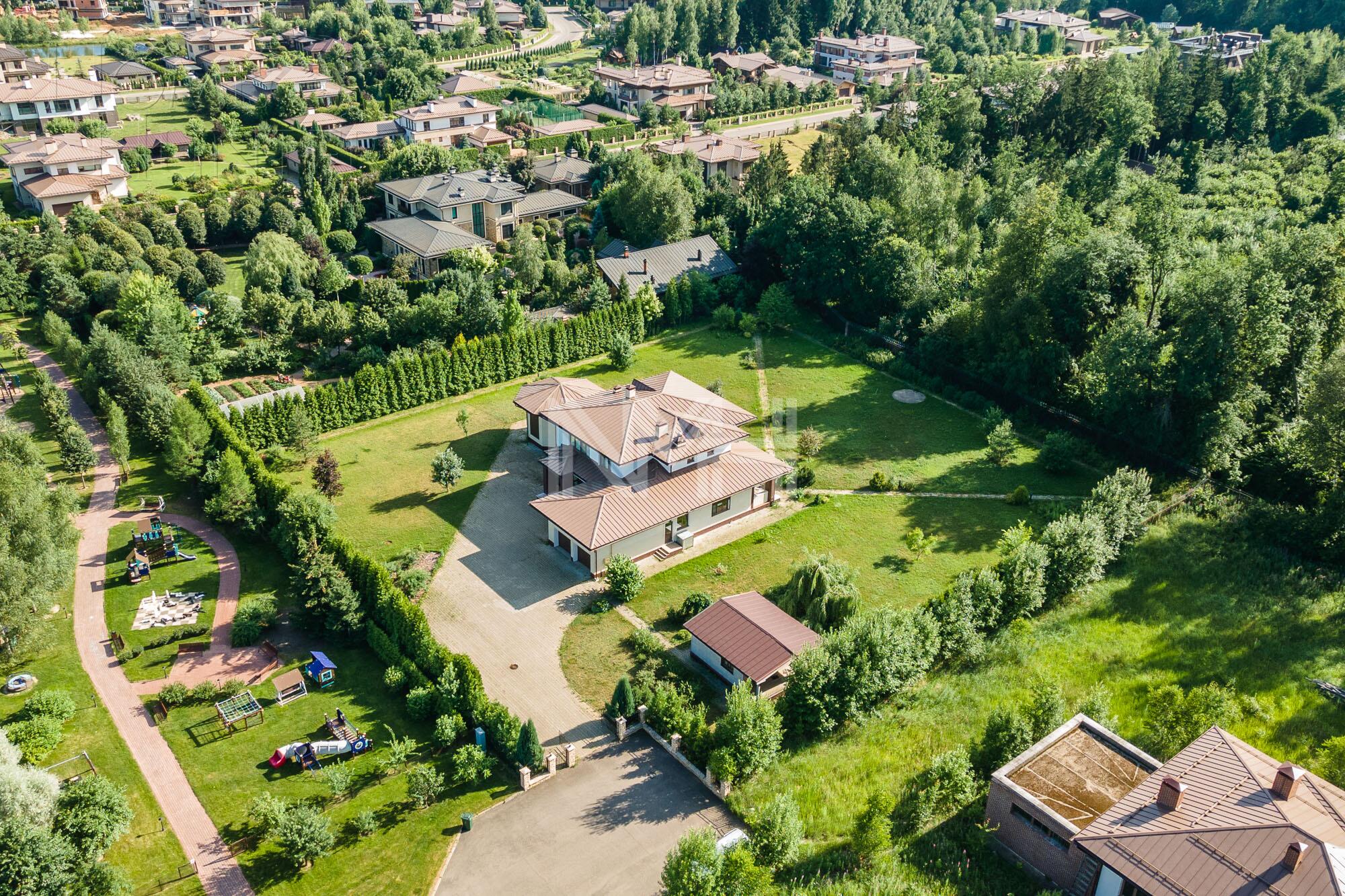 2-этажный коттедж 442 м² с отделкой