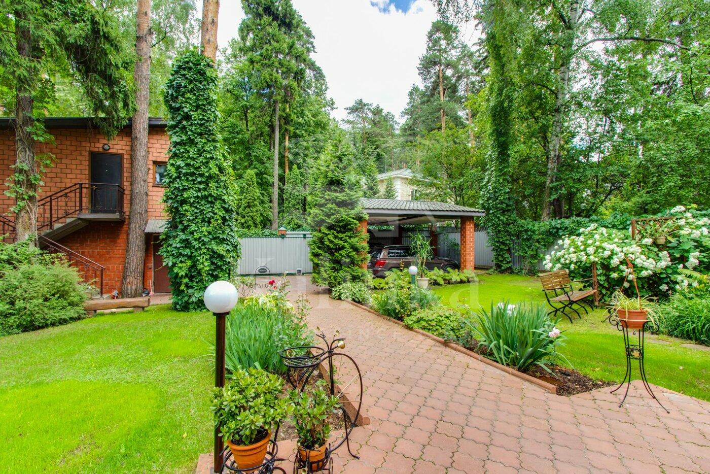 3-этажный коттедж 450 м² с отделкой
