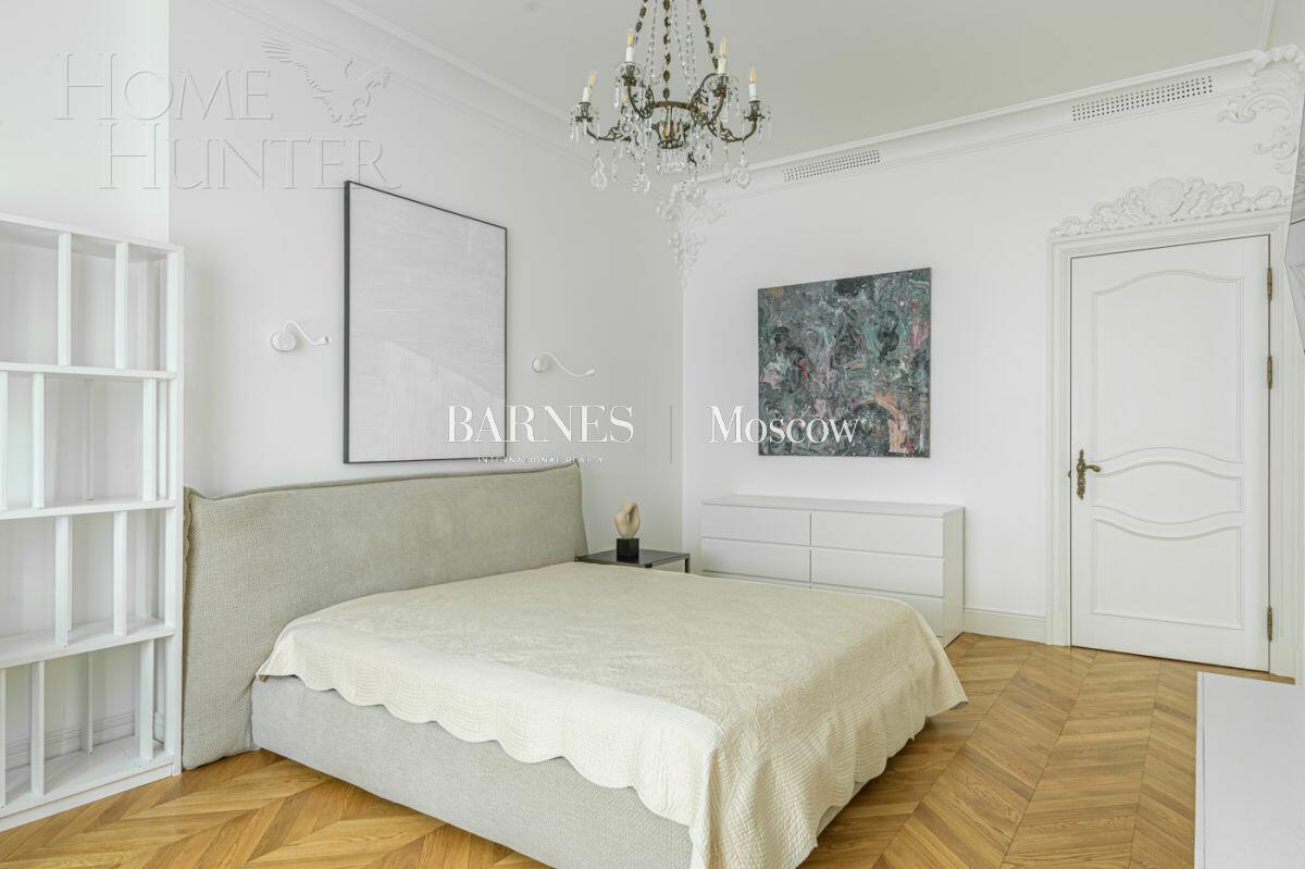 4-КОМН. КВАРТИРА С ОТДЕЛКОЙ 320 М² НА 2 ЭТАЖЕ