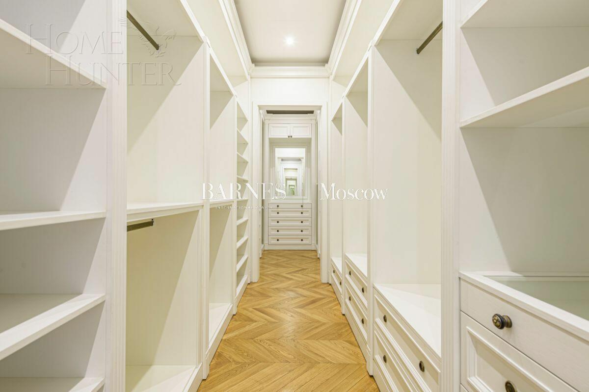 4-КОМН. КВАРТИРА С ОТДЕЛКОЙ 320 М² НА 2 ЭТАЖЕ