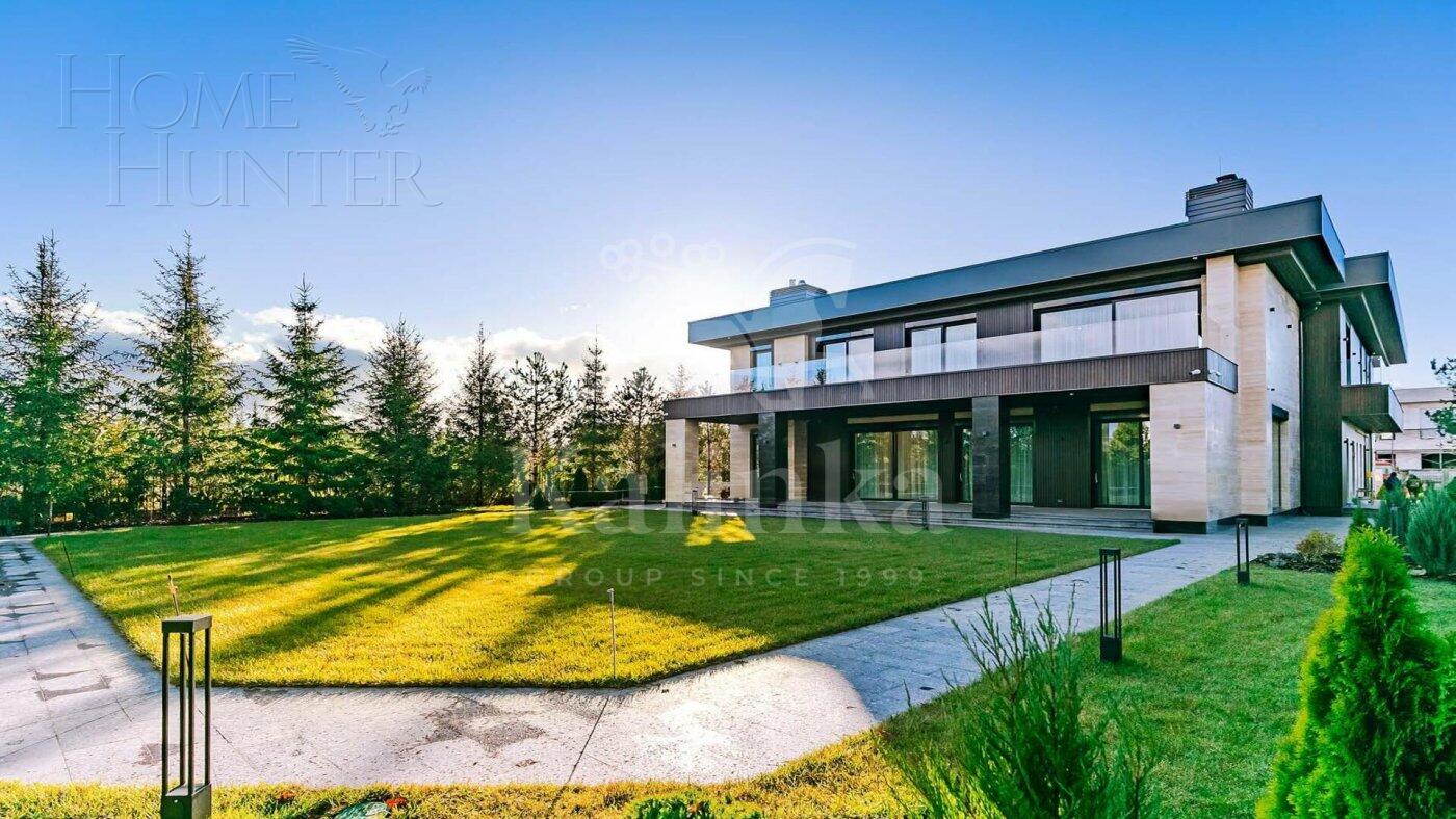 2-этажный коттедж 1 150 м² с отделкой