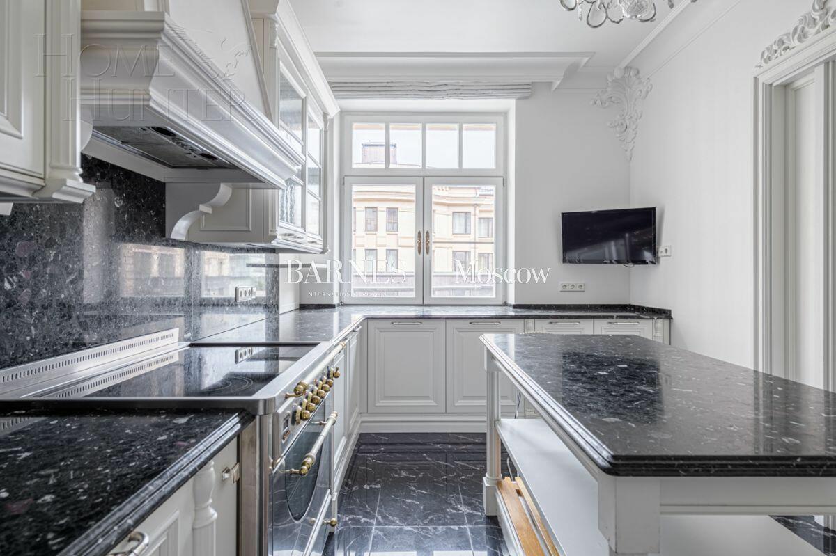 4-КОМН. КВАРТИРА С ОТДЕЛКОЙ 320 М² НА 2 ЭТАЖЕ