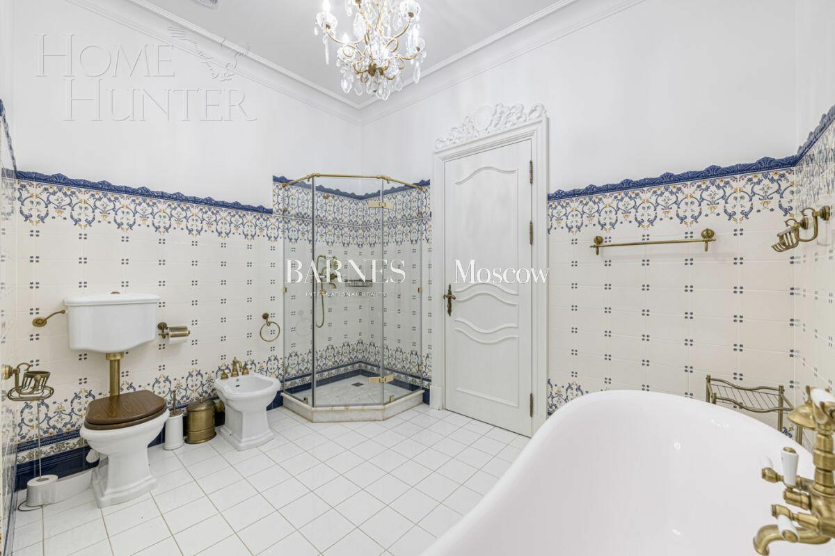 4-КОМН. КВАРТИРА С ОТДЕЛКОЙ 320 М² НА 2 ЭТАЖЕ