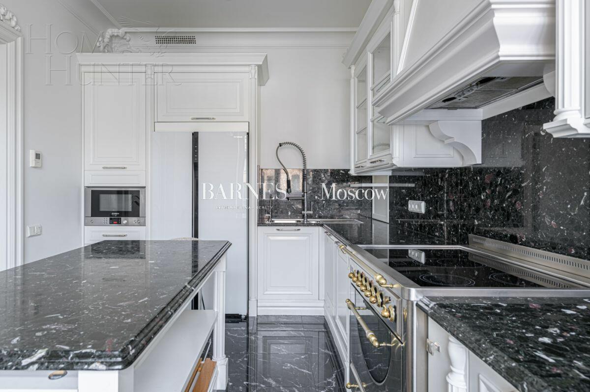4-КОМН. КВАРТИРА С ОТДЕЛКОЙ 320 М² НА 2 ЭТАЖЕ