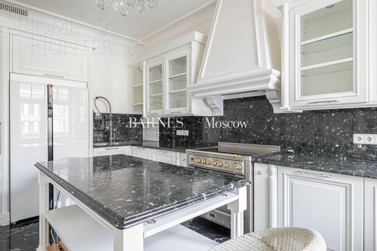 4-КОМН. КВАРТИРА С ОТДЕЛКОЙ 320 М² НА 2 ЭТАЖЕ