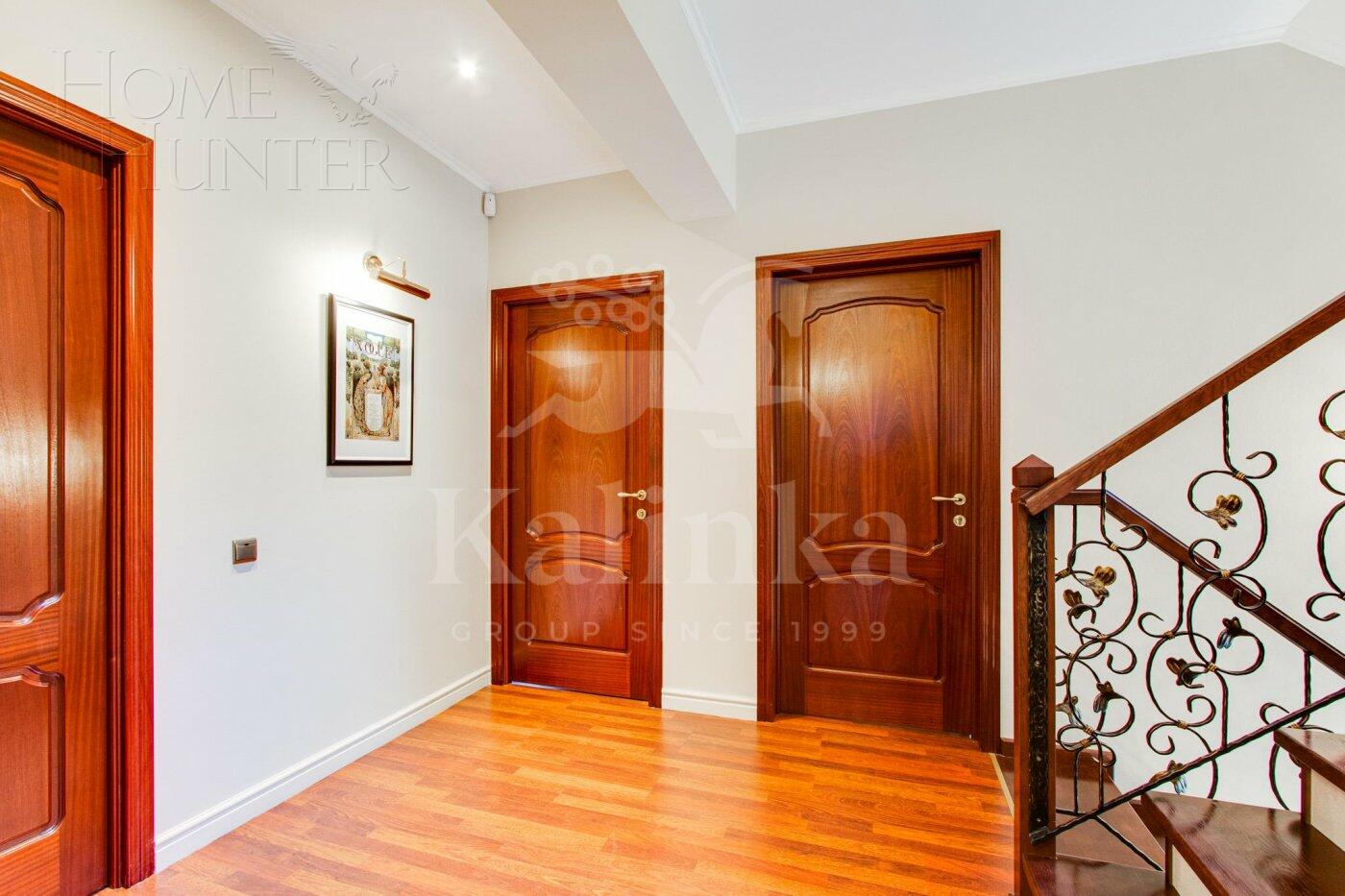3-этажный коттедж 450 м² с отделкой
