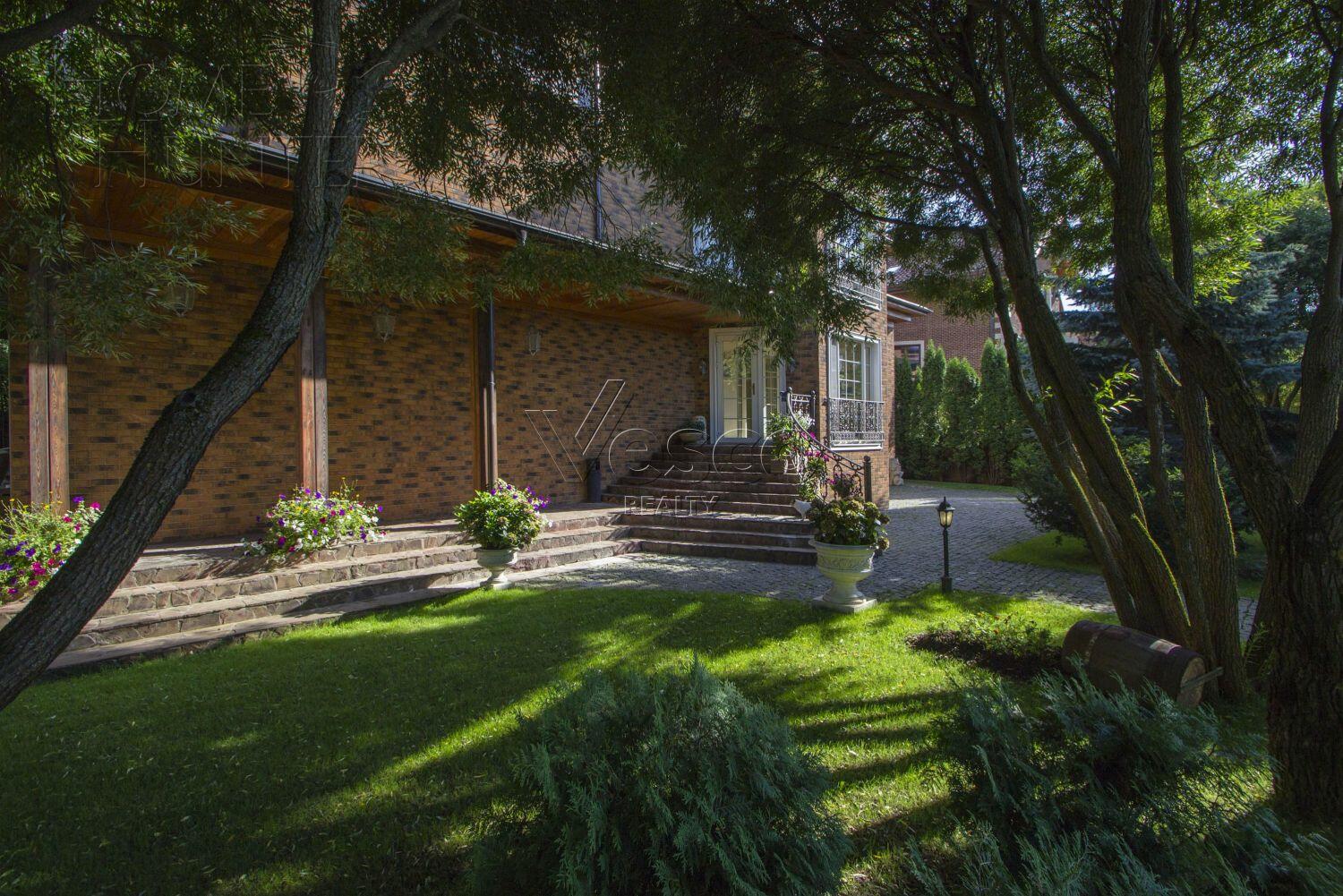 2-этажный коттедж 930 м² с отделкой