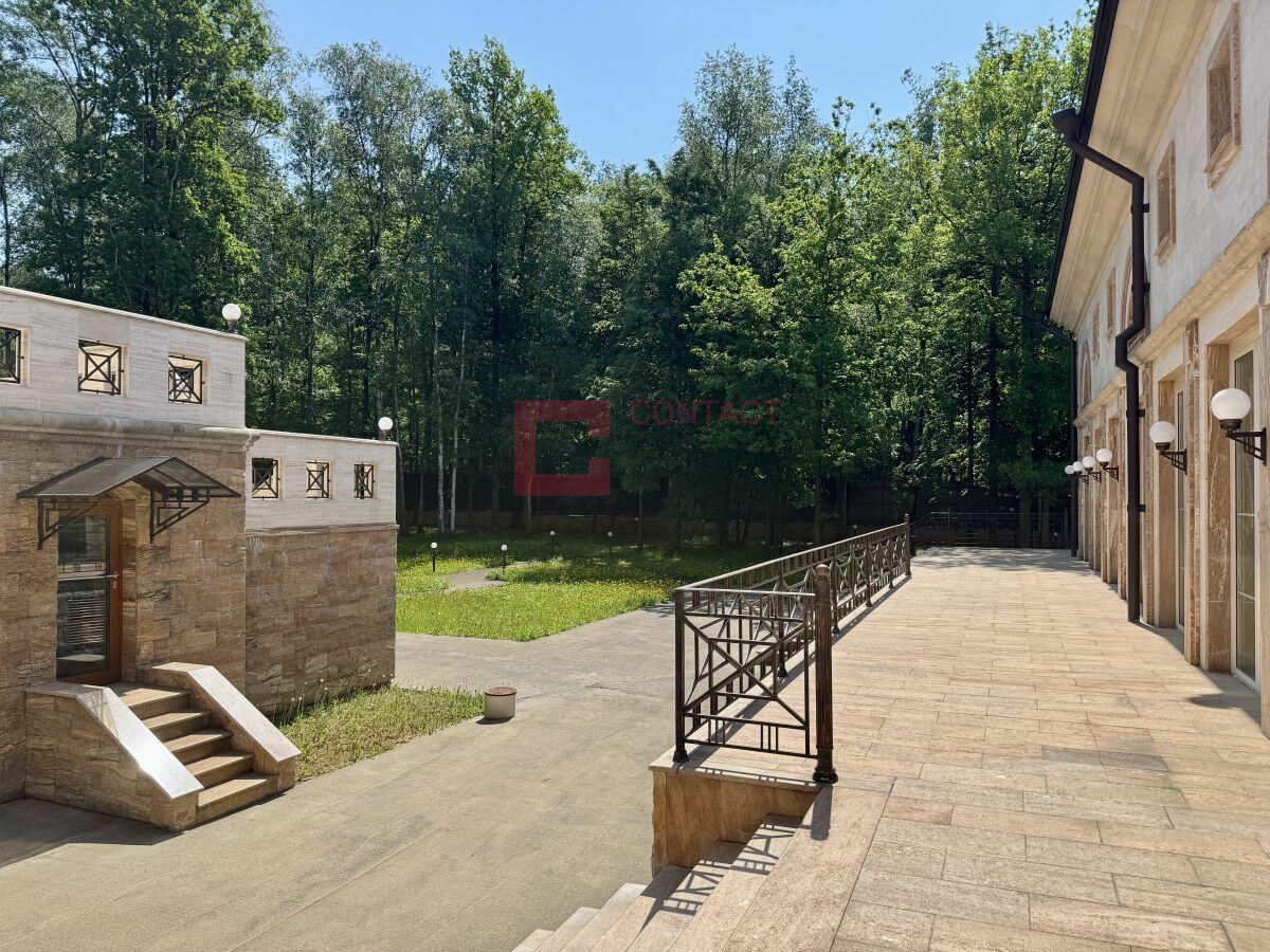 2-этажный коттедж 1 800 м² с отделкой
