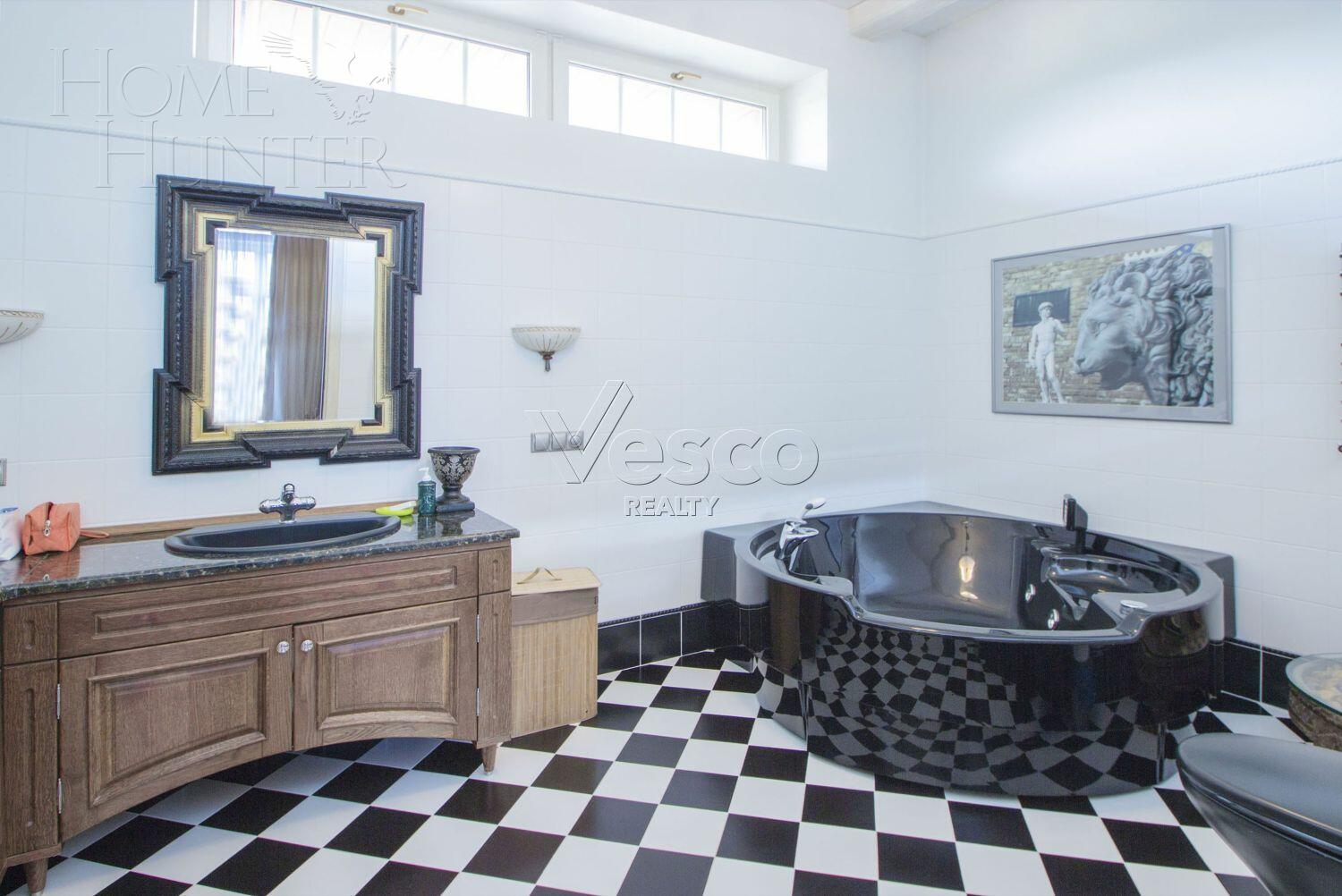 2-этажный коттедж 930 м² с отделкой