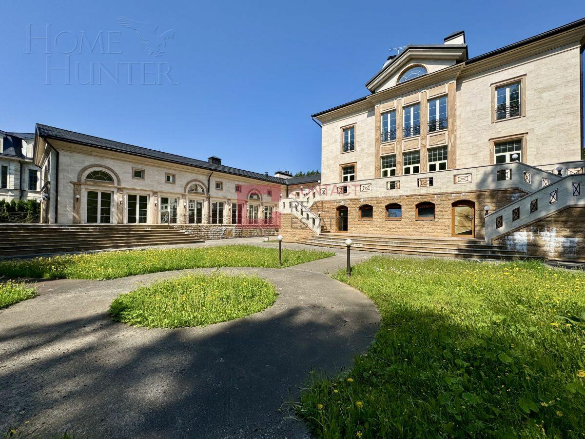 2-этажный коттедж 1 800 м² с отделкой