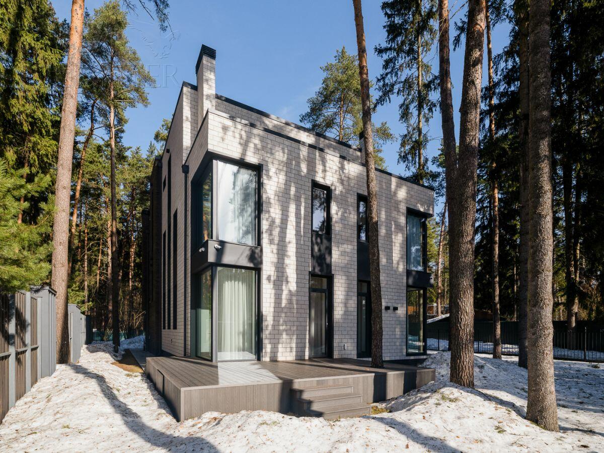 3-этажный коттедж 420 м² с отделкой