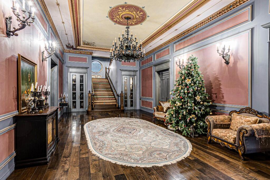 2-этажный коттедж 1 500 м² с отделкой