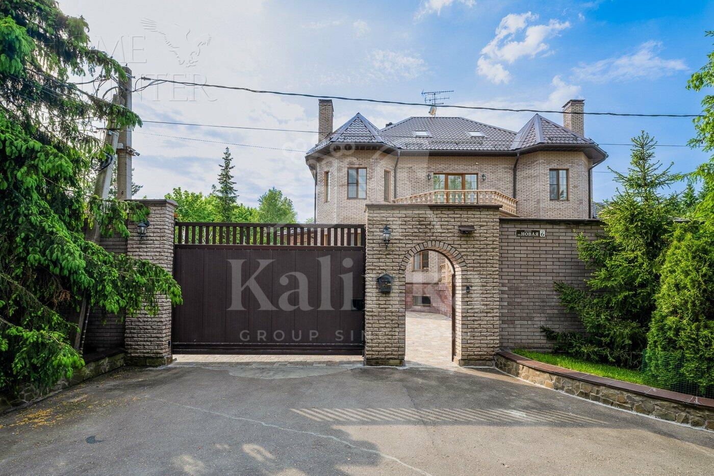 2-этажный коттедж 650 м² с отделкой