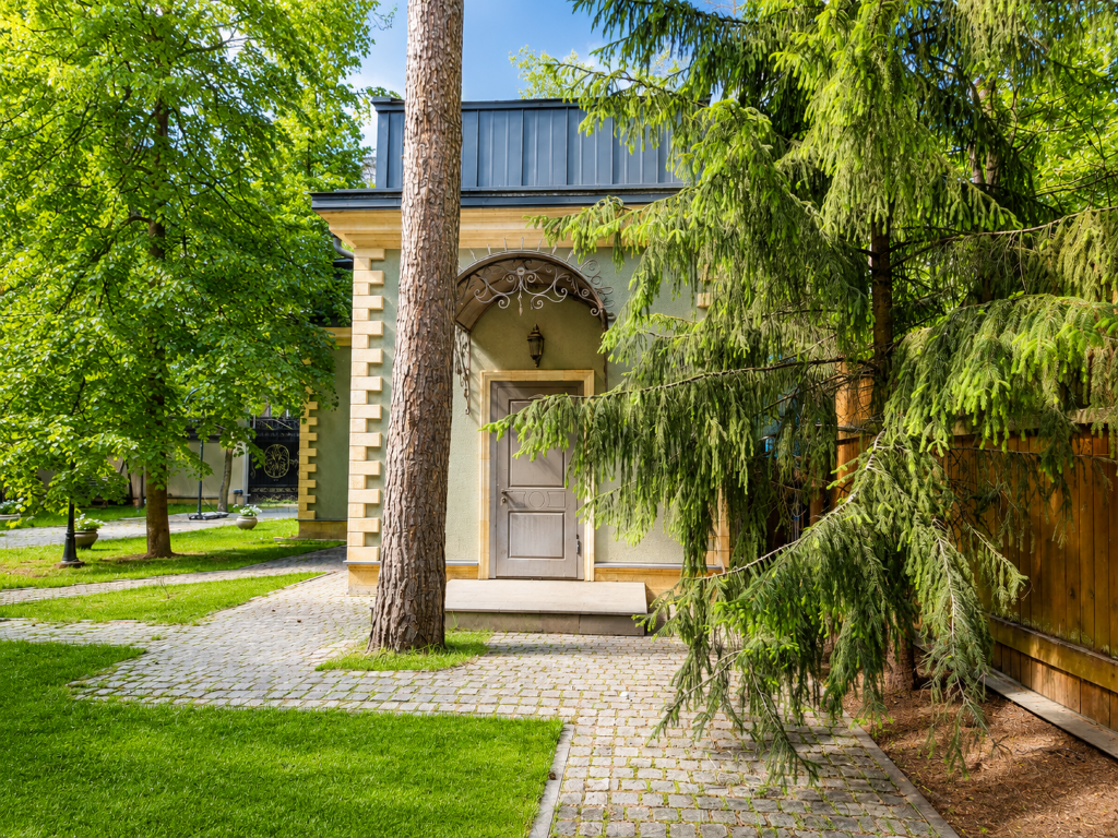 2-этажный коттедж 1 500 м² с отделкой