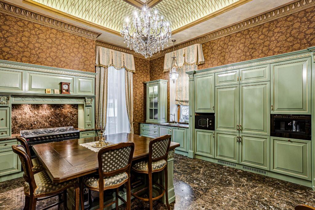 2-этажный коттедж 1 500 м² с отделкой